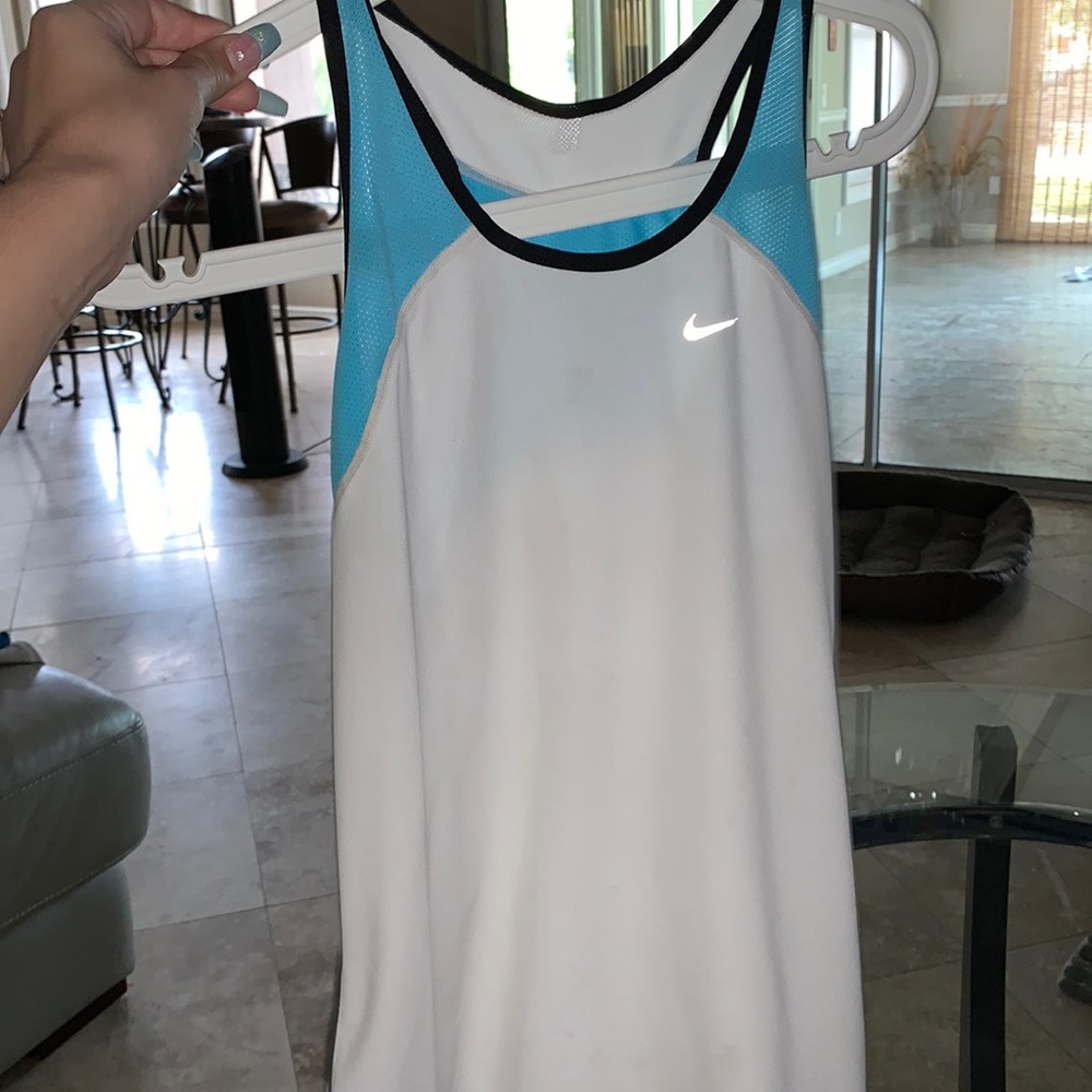 NIKE WOMENS TOP
